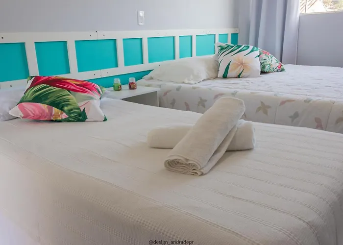 Praia do Rosa Hostels