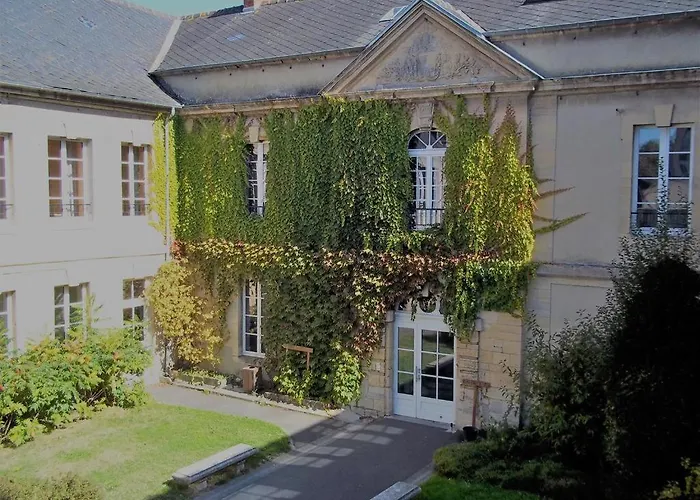 Bayeux Hostels