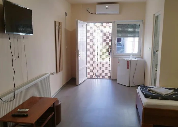 Arad Hostels
