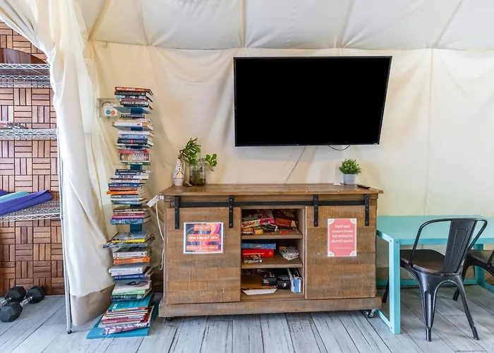 Oceanside Hostels