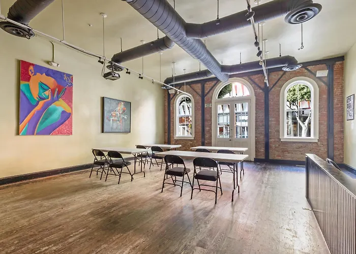 Santa Monica Hostels
