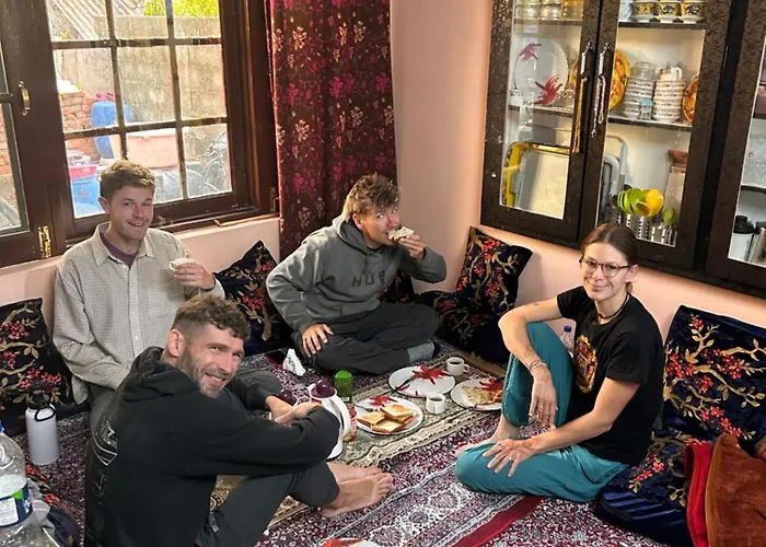 Srinagar (Jammu and Kashmir) Hostels