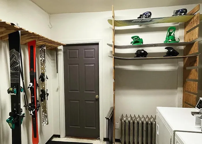 Rossland Hostels