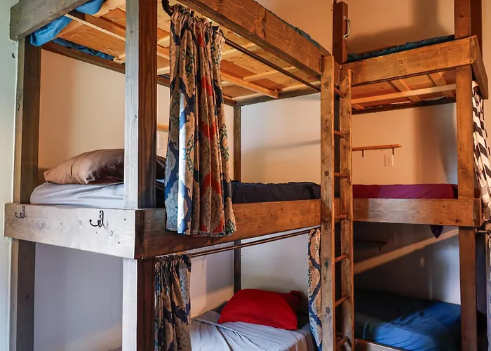 Lincoln Hostels