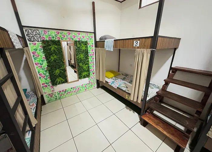 Quepos Hostels