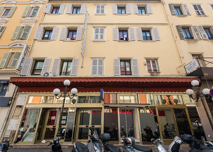 Nice Hostels