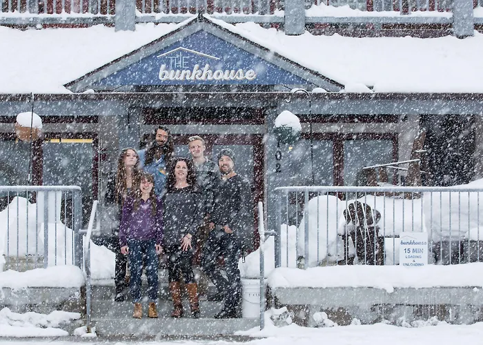Minturn Hostels
