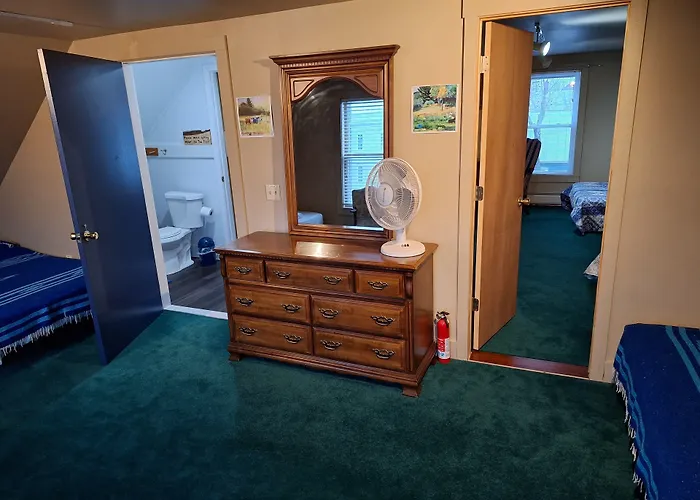 Carrabassett Valley Hostels