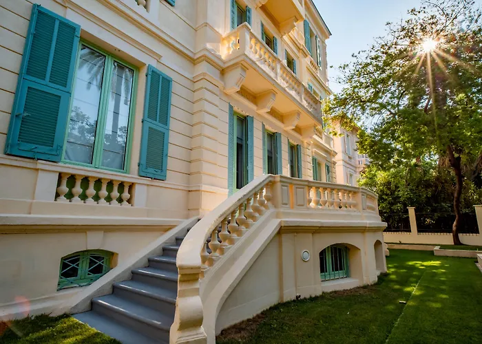 Cannes Hostels