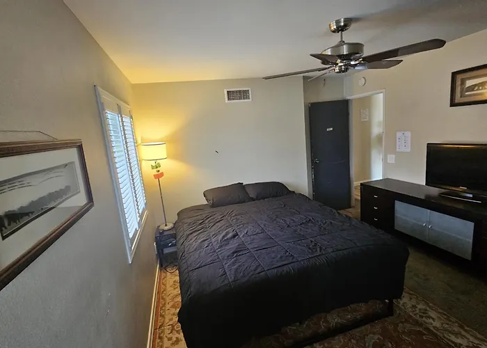 Santa Ana Hostels