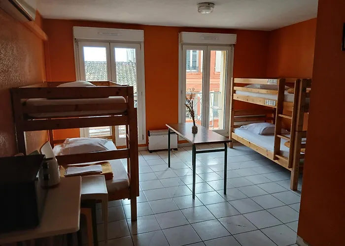 Toulouse Hostels